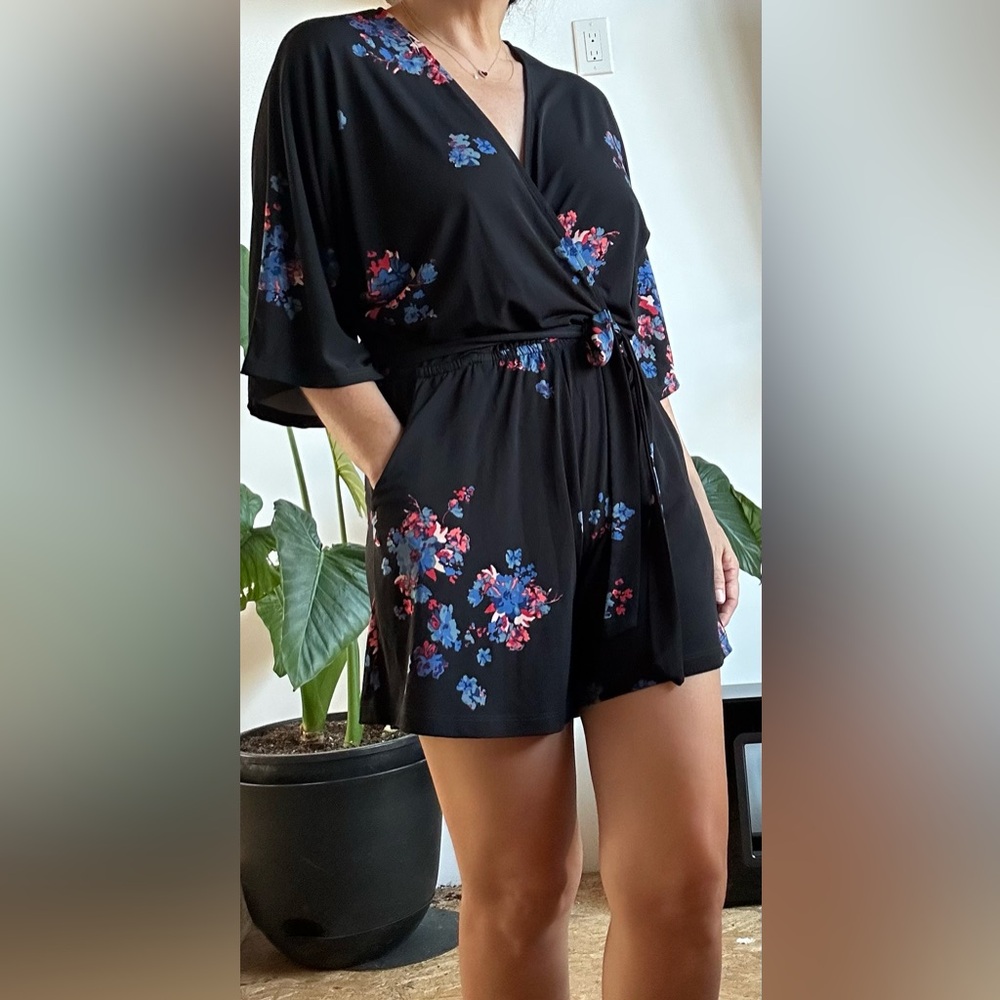 Veronica M kimono sleeve stretch romper size XS